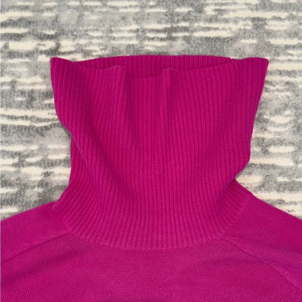 Athleta Wool Cashmere Aspen Turtleneck Sweater in electric fuschia, sz M, GUC